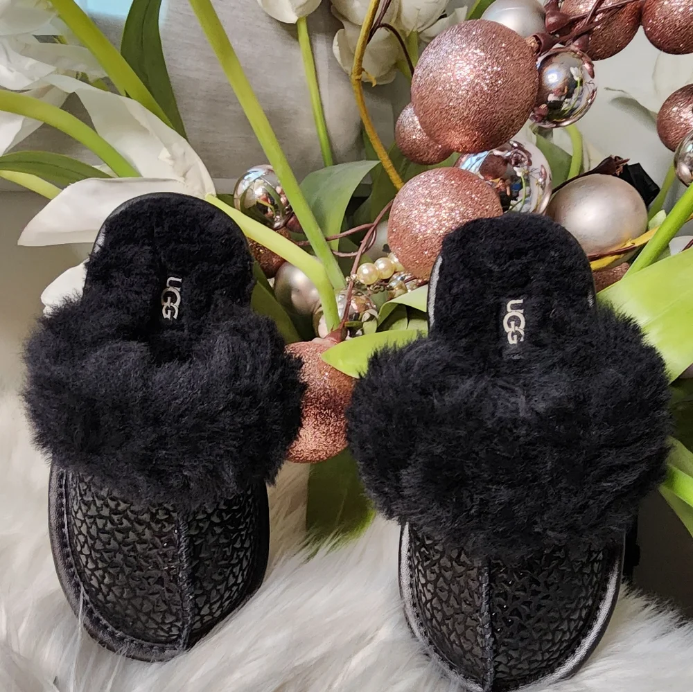 Ugg Cozy II Gel Hearts black Big Kid slides size10 new
